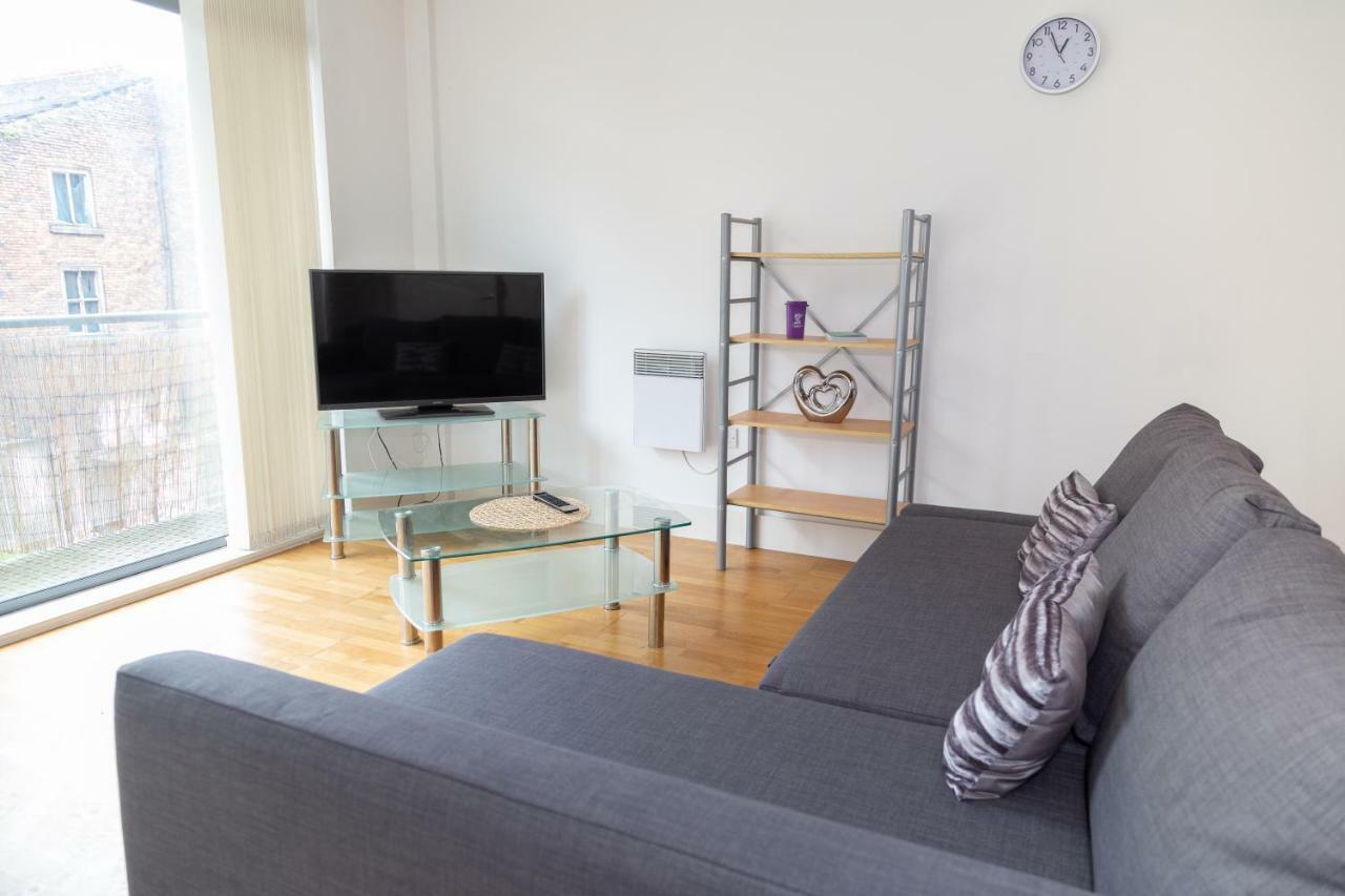 Serviced Apartment In Liverpool City Centre - Free Parking - Balcony - By Happy Days Bagian luar foto